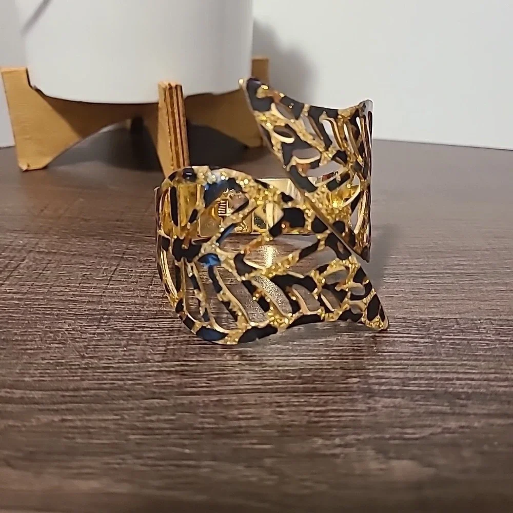 Gold Leopard‎ Print Monstera Leaf Cuff and Textured Bangle Bracelet Set 2pc